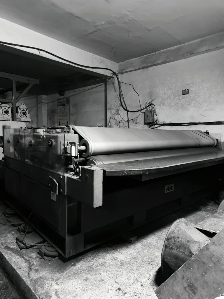 T4 Through-Feed Vibration Staking Machine