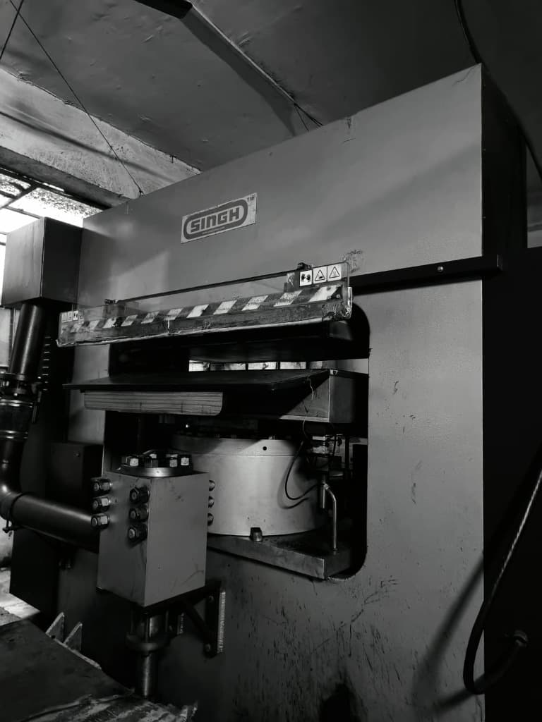 Heavy-Duty Hydraulic Leather Press